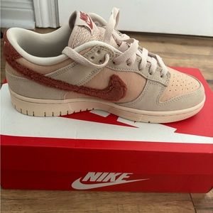Brand new women’s dunks. Low Terry